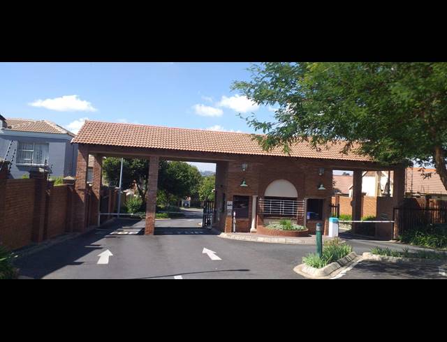 3 BEDROOM DUPLEX RENTED IN VAN RIEBEECK PARK